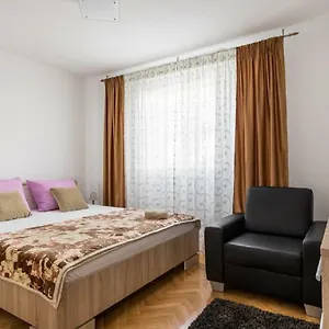Gostinjska kuća Deluxe Manuela With Balcony Center
